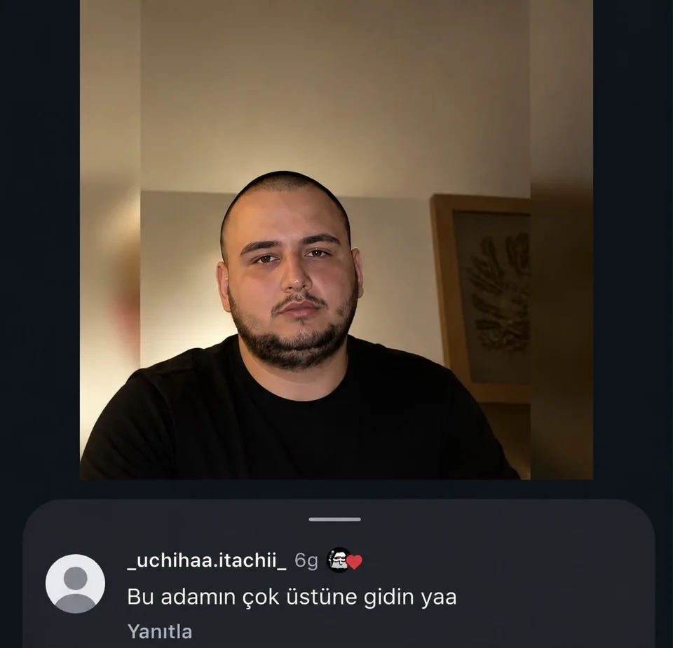Siyah tişörtlü Efe’nin portresine eklenmiş sosyal medya yorumu